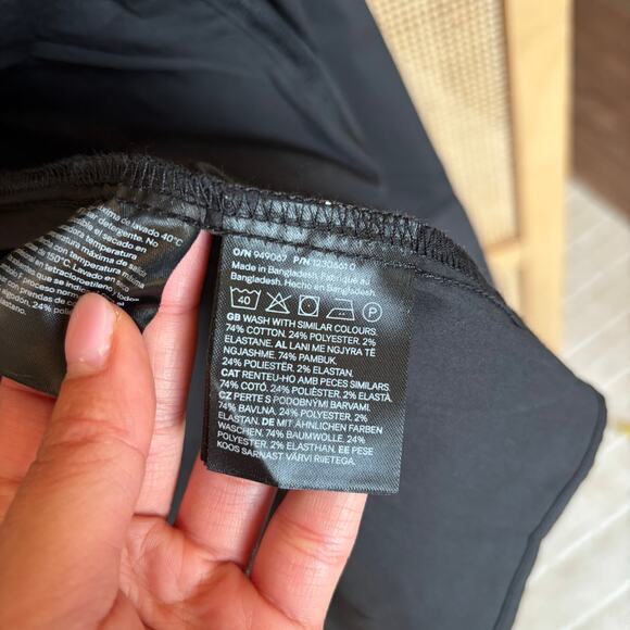 Black tapered waist shirt with shoulder pads H&M size size large - Picture 6 of 7